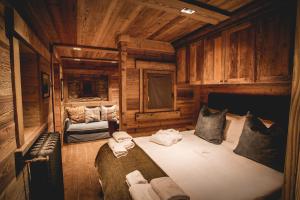 A bed or beds in a room at Chalet Cime Bianche