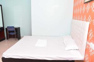 Cama o camas de una habitación en OYO Surbhi Guest House