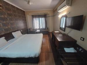 TV a/nebo společenská místnost v ubytování Hotel Maya international
