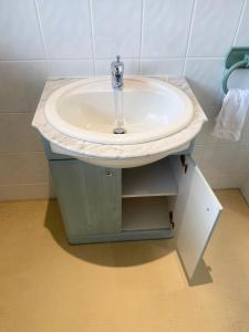 a sink in a bathroom with a counter top at The wellbeing XCAPE Country Barn PT & Masseur - H in Nuneaton