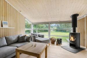 A seating area at Little Fiskerbanke - Lovely, Private, And Family-friendly Holiday Home