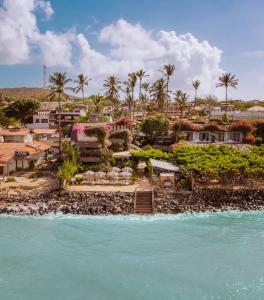 uma vista aérea de um resort junto à água em Casa na Praia em Jericoacoara