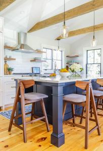 Fotografie z fotogalerie ubytování Renovated kitchen less than 2 miles to Beach! v destinaci Harwich