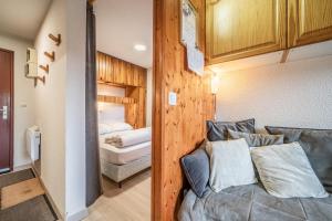 a small room with a bed and a bedroom at Residence Les Montagnes - 6 pers in Bellevaux