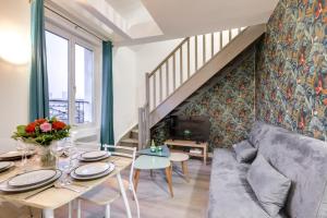 a living room with a couch and a table at 805 Suite Amazing - Superbe Duplex in Bagnolet