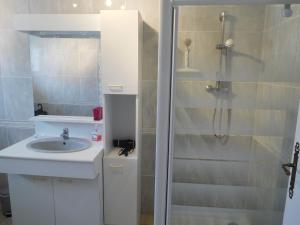 Ảnh trong thư viện ảnh của Charmant gîte familial avec terrasse, garage et jardin clos à Pont-la-Ville - FR-1-611-35 ở Pont-la-Ville +7 ảnh