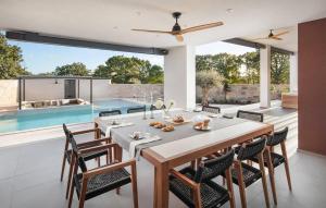 Πισίνα στο ή κοντά στο Nice Home In Brajkovici With Kitchen