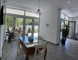 a dining room with a table and chairs at EOS - Eforie Nord in Eforie Nord