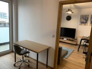 Μια τηλεόραση ή/και κέντρο ψυχαγωγίας στο Apartament Powstańców Warszawy 4E #free parking