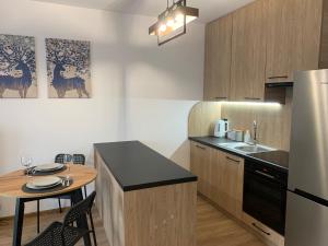 Η κουζίνα ή μικρή κουζίνα στο Apartament Powstańców Warszawy 4E #free parking
