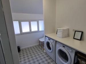 a laundry room with a washer and dryer at Gîte Vannes-sur-Cosson, 3 pièces, 5 personnes - FR-1-590-242 