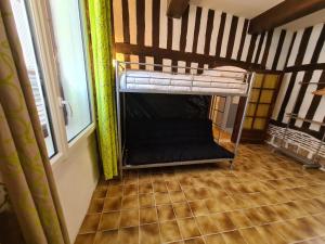 Posteľ alebo postele v izbe v ubytovaní Maison de ville cosy à Orléans avec parking, proche commerces et loisirs - FR-1-590-245