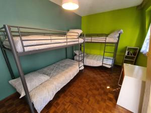 Posteľ alebo postele v izbe v ubytovaní Maison de ville cosy à Orléans avec parking, proche commerces et loisirs - FR-1-590-245