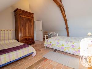 Posteľ alebo postele v izbe v ubytovaní Gîte familial près de la Loire avec grand jardin, parking privé, proche Saumur et activités nautiques - FR-1-622-40