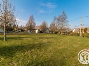 Vonkajšia záhrada v ubytovaní Gîte familial près de la Loire avec grand jardin, parking privé, proche Saumur et activités nautiques - FR-1-622-40