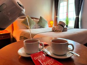 Giường trong phòng chung tại The Killarney Grand