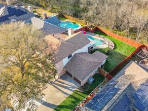 an overhead view of a house with a pool and solar panels at Amazing 4 Bedroom Home with Cinema Room Poker &Private Pool Great Location in Mesquite