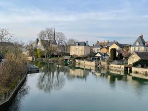 Výhled na řeku, která protéká v blízkosti bed and breakfast