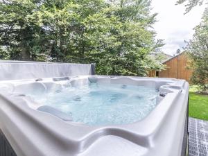 Bazén v ubytovaní Lodge PMR avec jacuzzi privatif, accès spa et activités au bord du golf! - FR-1-582-372 alebo v jeho blízkosti