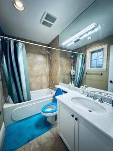 Bathroom sa Vancouver Luxury Homestay