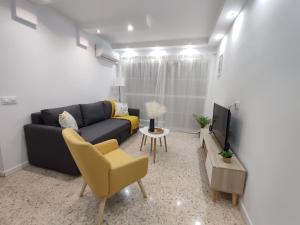 TV a/nebo společenská místnost v ubytování Precioso apartamento en Sevilla.
