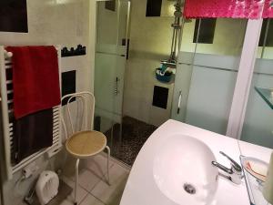 Ванна кімната в Guestroom Lantéfontaine, 2 pièces, 5 personnes - FR-1-584-288