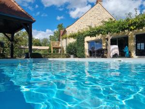 een zwembad voor een huis bij Modern, spacious 2 bed riverfront apartment with pool for 4-6 people in Lamonzie-Saint-Martin