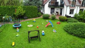 a backyard with children playing in the grass at Willa Wichrowe Wzgorza in Ustroń