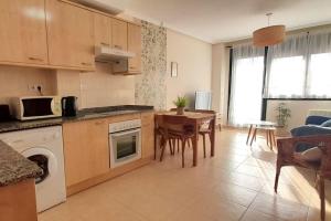 Dapur atau dapur kecil di Gestiona2R - Apartamento para 2 con piscina