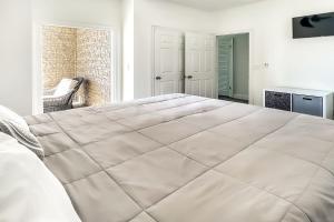 Säng eller sängar i ett rum på Ocean Air Upper East Private Beach unit on 30A
