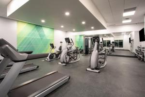 The fitness centre and/or fitness facilities at Holiday Inn Glendale - Stadium & Ent Dist