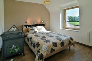 a bedroom with a bed and a window at Ar Voudenn in Roz-Landrieux