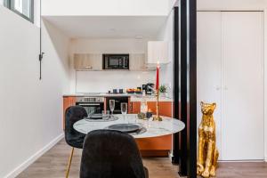 Η κουζίνα ή μικρή κουζίνα στο Duplex coup de coeur +14 φωτογραφίες