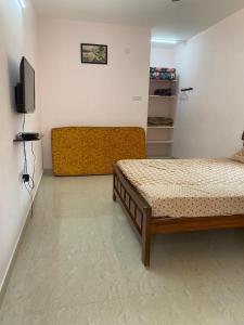 Royal Experience Pink Breeze Villa, Kuvathur ECR Highway Chennai 객실 침대