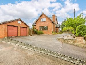 a brick house with a garage and a driveway at 3 bed in Ross-on-Wye 89313 in Peterstow