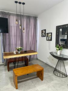 a living room with a table and a bench at Apto Boho in Cartagena de Indias