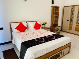 Ένα ή περισσότερα κρεβάτια σε δωμάτιο στο Luvi’s Villa +63 φωτογραφίες