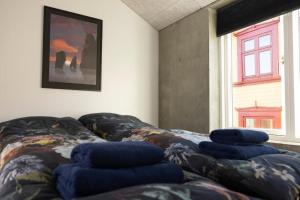 Postel nebo postele na pokoji v ubytování CONRADSBREKKA Luxury Top Floor Apartment in Central Tórshavn