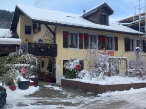 a house with christmas decorations in the snow at Gite de la Robella in Buttes