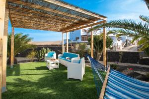 a hammock in the yard of a villa at Villa Papagayo Lanzarote in Playa Blanca