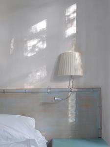 a lamp sitting on a table next to a bed at Hotel Mignon in Forte dei Marmi