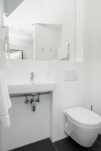 Ένα μπάνιο στο easyHotel Maastricht City Centre +78 φωτογραφίες