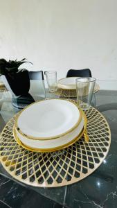 a table with plates and glasses on a table at Espacio Verfemat in Posadas