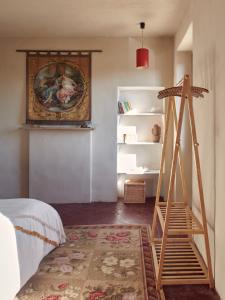 a room with a ladder and a painting on the wall at Cascina Mima - Monferrato in Quargnento