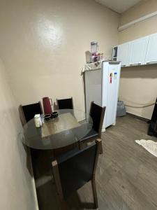 Kuchyň nebo kuchyňský kout v ubytování Espaço inteiro - Quarto e cozinha