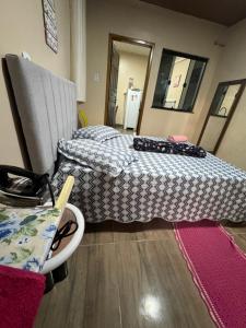 Postel nebo postele na pokoji v ubytování Espaço inteiro - Quarto e cozinha