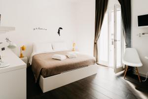 Кровать или кровати в номере Le Contrade Vico Alba