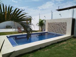 a swimming pool in the backyard of a house at Casa para 15 personas - Playas, villamil in Playas