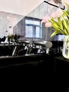 Кухня или мини-кухня в Krakow Old Town Apartment Jacuzzi - wymeldowanie do 13
