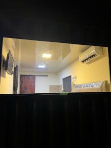 TV i/ili multimedijalni sistem u objektu Container Home Py